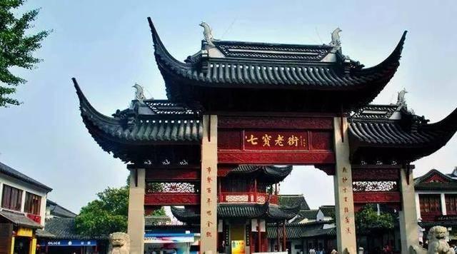 “倒挂金钩亲嘴？清朝人端AK？”哈哈古早婚纱照能有多炸裂！！